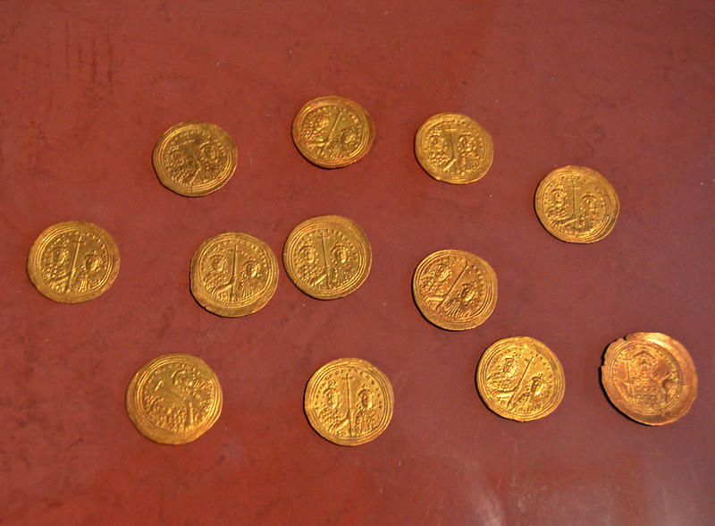 Hoard of gold coins from Thessaloniki of Basil II Romanos III and Constantine IX