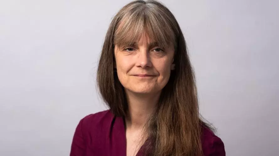 Dr Catherine Holmes