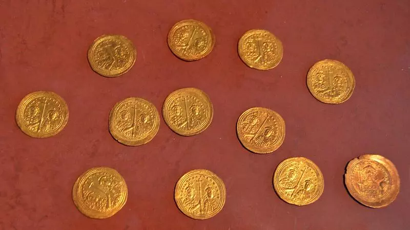 hoard of gold coins from thessaloniki of basil ii romanos iii and constantine ix